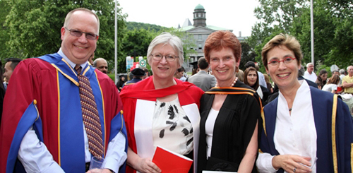 Peter Todd (B. Com. 1983), doyen de la Faculté de gestion Desautels, Sheila Fraser (B. Com. 1972, LL. D. 2008), Honora Shaughnessy (M. Bibl. 1973), Lili de Grandpré (MBA 1981)